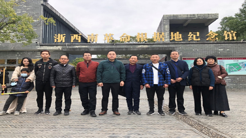 服膺革命汗青，，，，，，传承红色基因